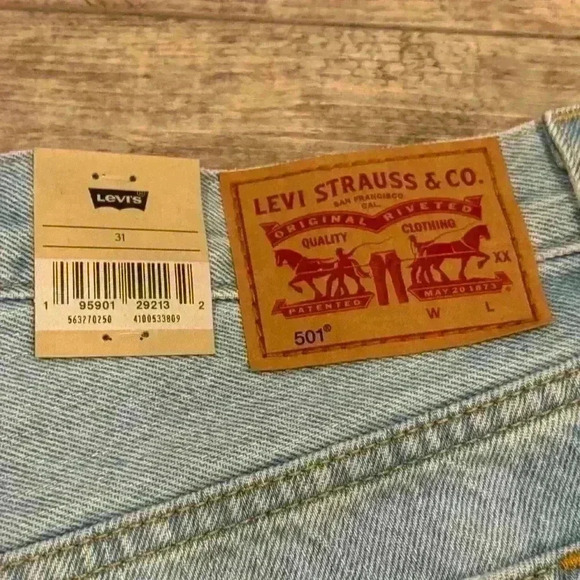 NEW Levi’s 501 Original Fit High-Rise Women’s Jean Shorts - Picture 8 of 11